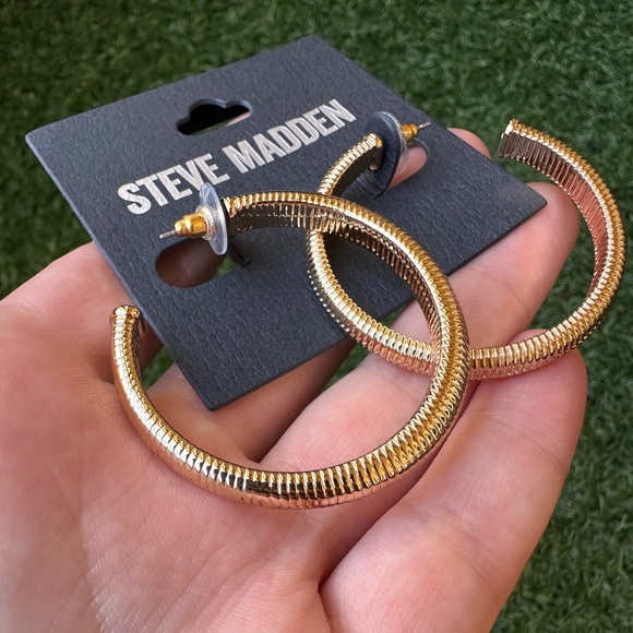 Steve Madden Gold Textured Hoop Earrings - Picture 2 of 3